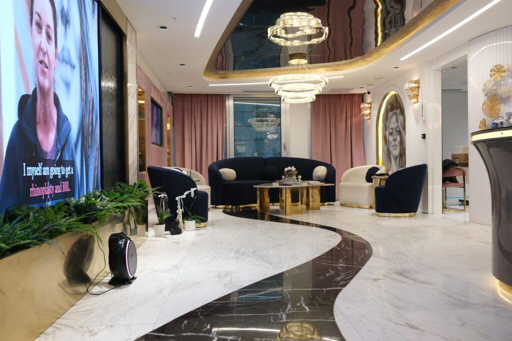 Logo of XP Hospital, a leading medical clinic in Turkey specializing in DHI and Choi Pen hair transplant procedures.