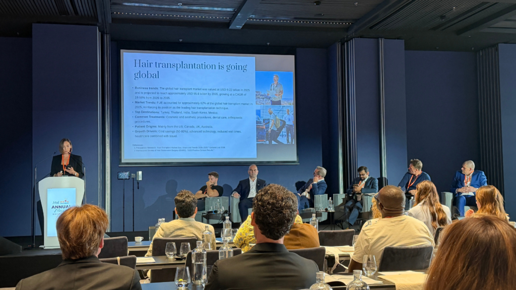 Η Peggy Stavrianou, CEO του TopHairLossClinic, ως ομιλήτρια στο FUE Europe 2026 στη Βαρσοβία