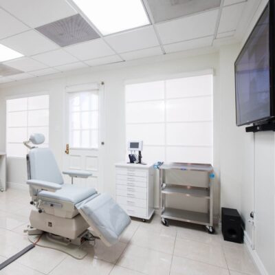 Los Angeles FUE Hair Transplant Clinic, California